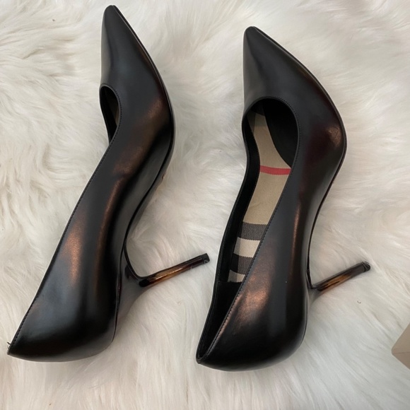 Burberry Mawdesley Pump. Black. EU 38 - Picture 11 of 15
